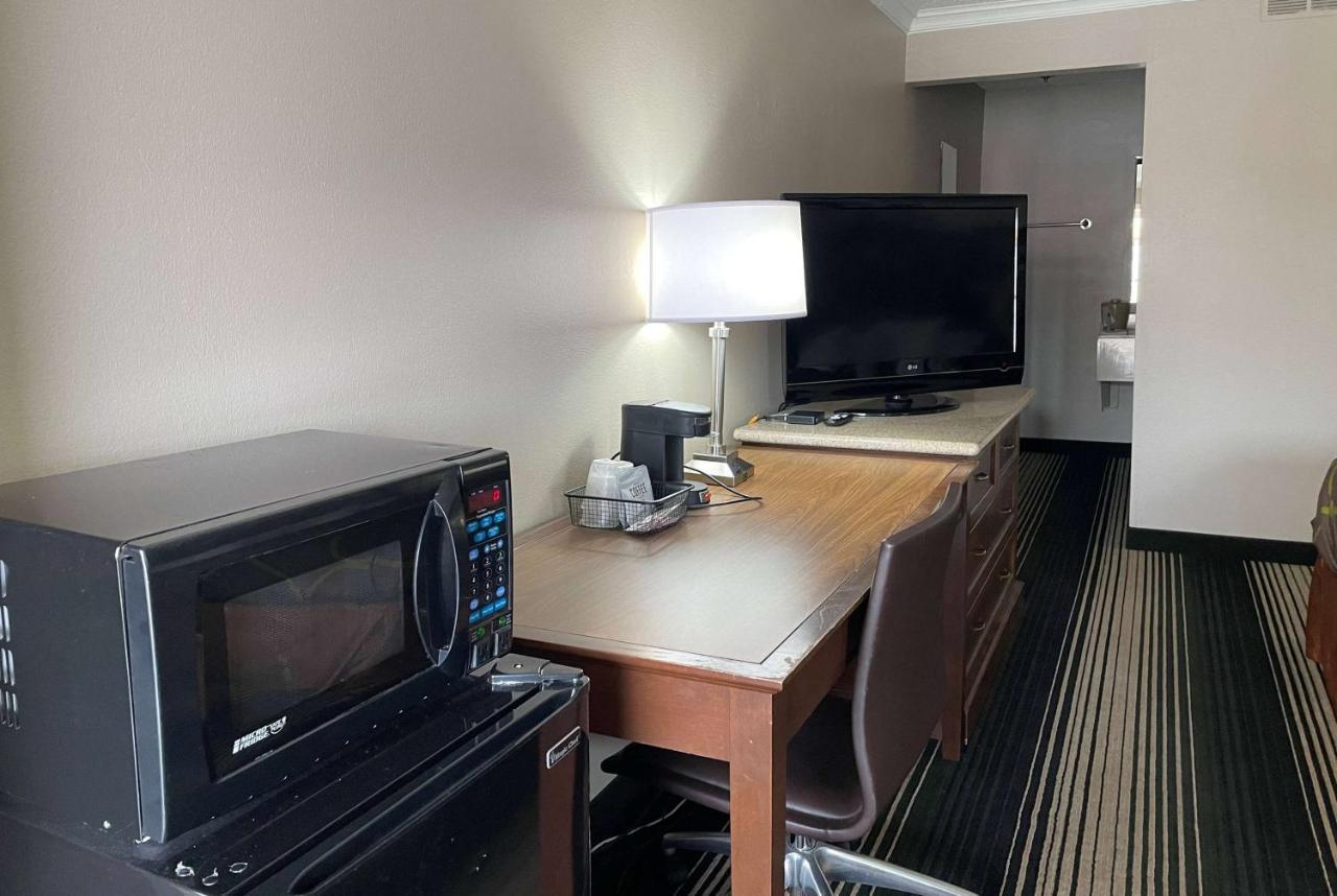 Deluxe Inn & Suites Junction City Ngoại thất bức ảnh