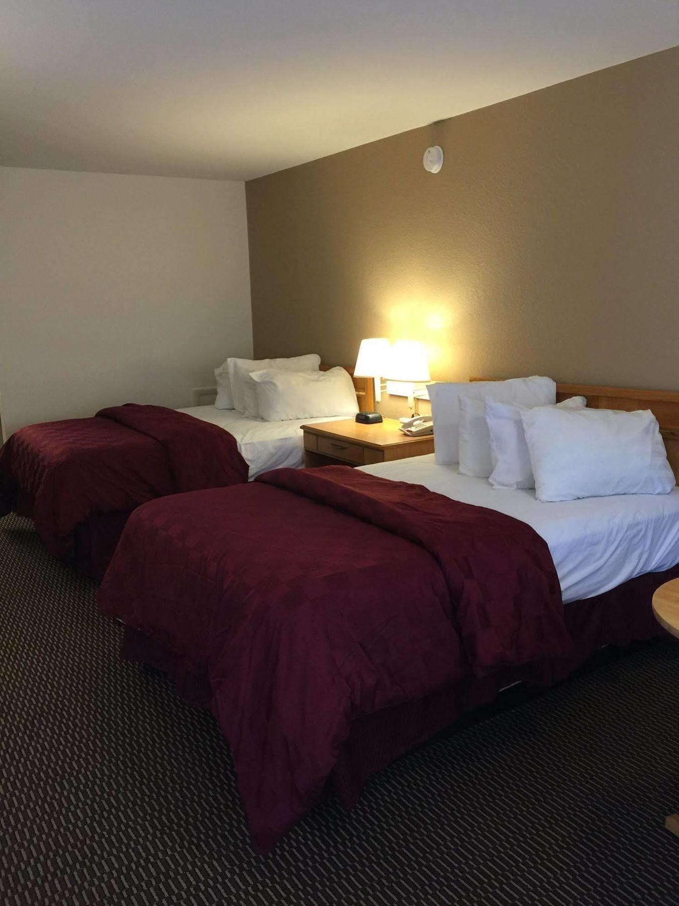 Deluxe Inn & Suites Junction City Ngoại thất bức ảnh